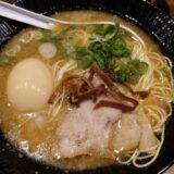完全燃焼で夜を終わらせるための一杯。広島駅周辺で出会った、王道の博多系豚骨ラーメン